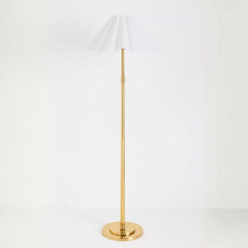 ANTIQUE BRASS CLASSIC FLOOR LAMP WITH SCALLOPED SHADE