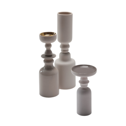 ISSIMA BY SAM BARON — three ceramic vase and candle holders in taupe, cream, and pale grey with gold enamel interior detail, H.20 to H.35 cm.