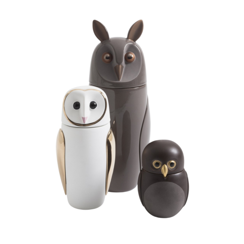 OWLS CERAMIC VASES BY MANOLO BOSSI — grey long-eared owl, white barn owl with gold wings, and dark little owl, H.15 to H.36 cm, precious metals.