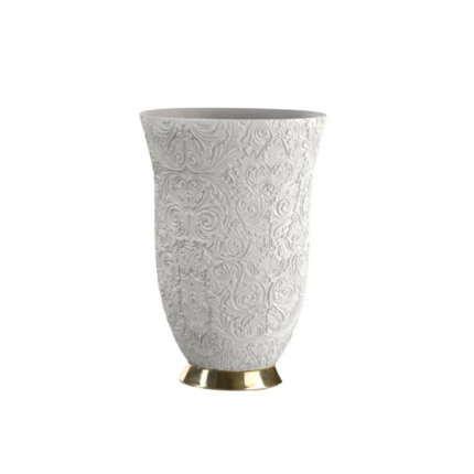 AMOUR SMALL VASE WHITE GOLD — matte white porcelain with raised macramé lace motif and polished gold base ring, H30 x Ø20 cm, Villari Italy