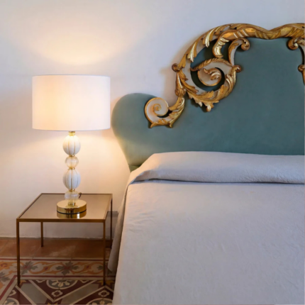 AMOUR TABLE LAMP WHITE GOLD with stacked ribbed white Murano glass spheres and 24ct gold accents on a gold-plated brass base, white drum shade, made in Italy